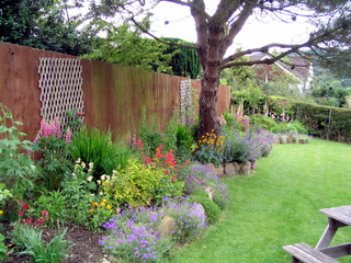 2005-06-04-15-38-39_bovey_tracey_gardens_june_05-010_bovey_tracey_gardens_june_05.jpg  bovey_tracey_gardens_june_05 