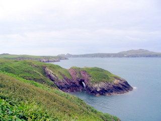 2006-06-20-12-09-20_pembroke_june_2006-220_pembroke_coast_whitesands_bay_st_davids.jpg  pembroke_coast_whitesands_bay_st_davids 
