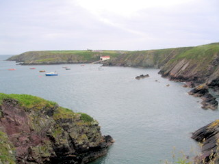 2006-06-20-12-12-11_pembroke_june_2006-221_pembroke_coast_whitesands_bay_st_davids.jpg  pembroke_coast_whitesands_bay_st_davids 