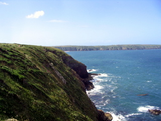 2006-06-22-10-44-44_pembroke_june_2006-107_pembroke_coast_st_brides_marloes_dale.jpg  pembroke_coast_st_brides_marloes_dale 