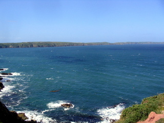 2006-06-22-10-44-50_pembroke_june_2006-108_pembroke_coast_st_brides_marloes_dale.jpg  pembroke_coast_st_brides_marloes_dale 