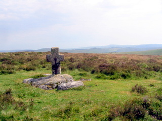 2006-07-02-11-11-43_dartmoor_july_2006-003_hexworthy_childestomb.jpg  hexworthy_childestomb 