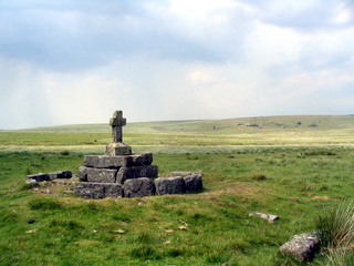 2006-07-02-13-01-34_dartmoor_july_2006-013_hexworthy_childestomb.jpg  hexworthy_childestomb 