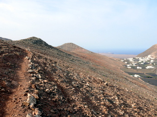 2006-11-14-10-49-50_p1000777_lanzarote_femes_circular_walk.jpg  Lanzarote_Femes_circular_walk 