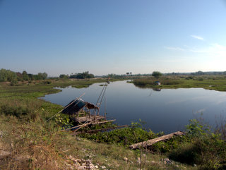 2010-12-20-02-57-36_p1030497_2010-12-13-the-river-at-kumphawapi_1.jpg  2010-12-13 The river at Kumphawapi_1 